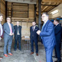Ministr financí Zbyněk Stanjura navštívil DIAMO,   ve Stráži pod Ralskem jednal o financování podniku  a navštívil sanační technologie