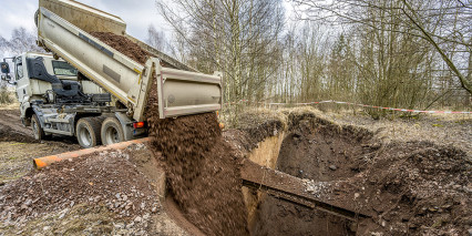 Rychlý zásah odštěpného závodu SUL při likvidaci  propadu v Lešeticích